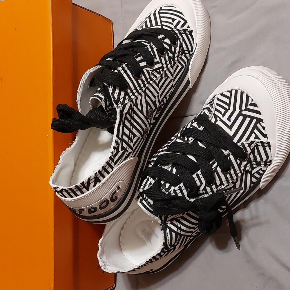 Womens sneakers